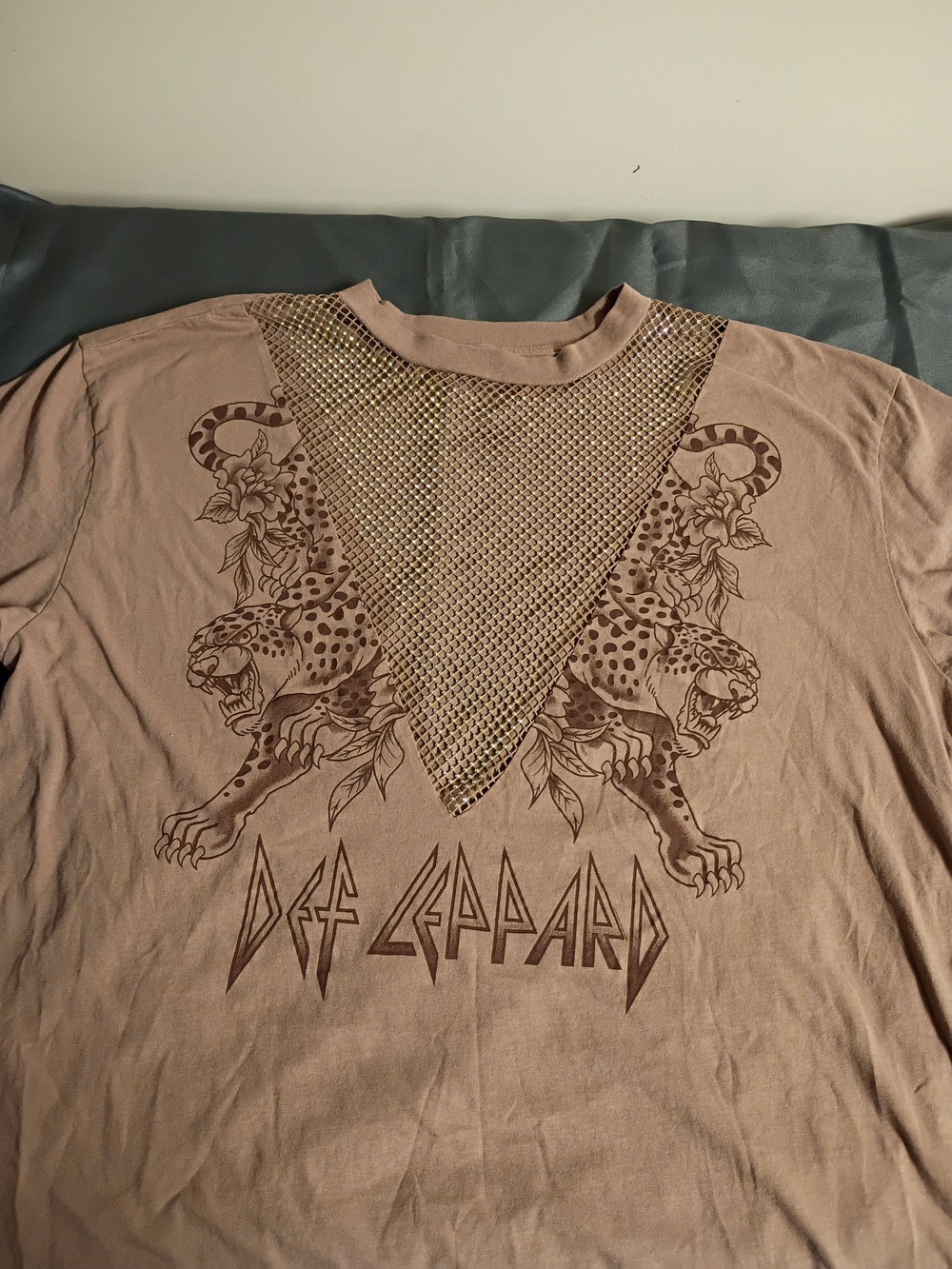 Rare Mens Def Leppard Short-Sleeve Graphic Tee in Taupe